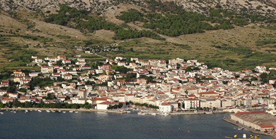 Vue sur ville de Pag